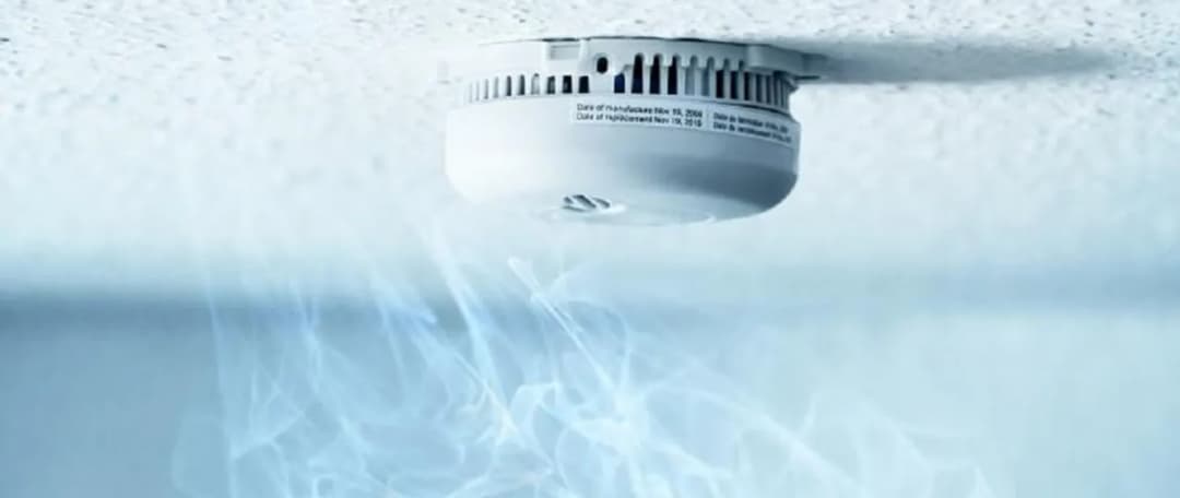 Czy czujnik czadu wykryje dym? Poznaj kluczowe różnice i zagrożenia